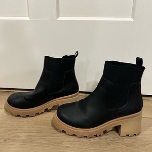 black leather casual boot size 6